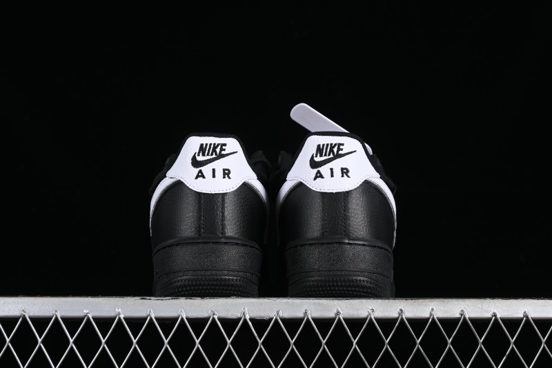 Nike Air Force 1 '07 Low Classic Lace-Up Casual Sneakers in Black & White - ZH0316-018