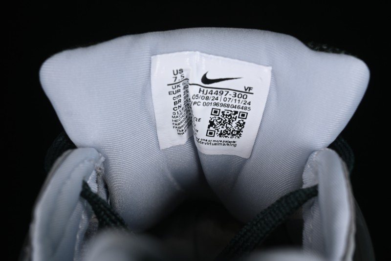 Nike V2K Runtekk 3XL Retro Low-Top Running Shoes with Shock Absorption and Anti-Slip Design - HJ4497-300