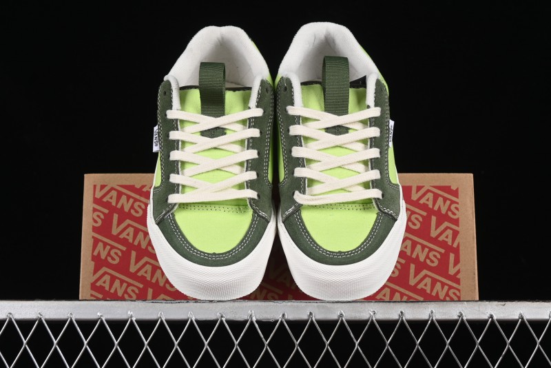 Vans Chukka Push Low-Top Skate Shoes with Slip-Resistant Sole in Apple Green - VN0008ZE08P