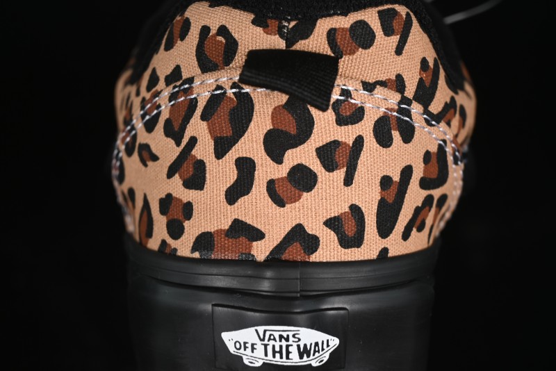 Vans Classics Knu Skool Retro Sneakers with Enlarged Toe and Thickened Trim - VN000CSQW3ZT188