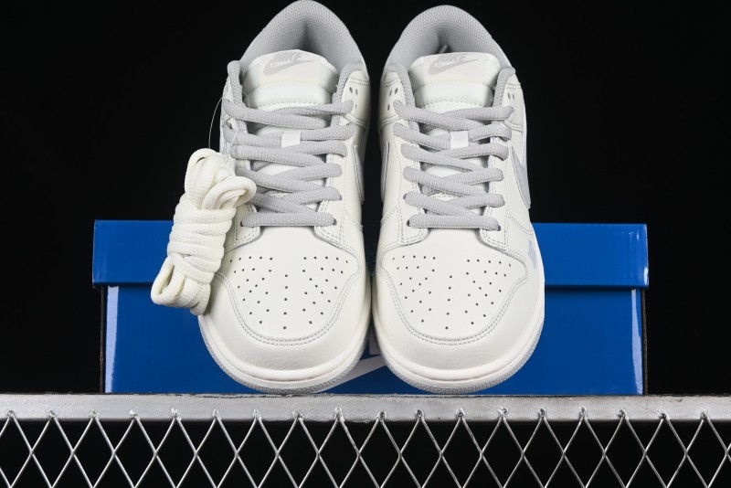 Nike SB Dunk Low x Undefeated Collaboration Casual Skate Shoes - UN1697-622