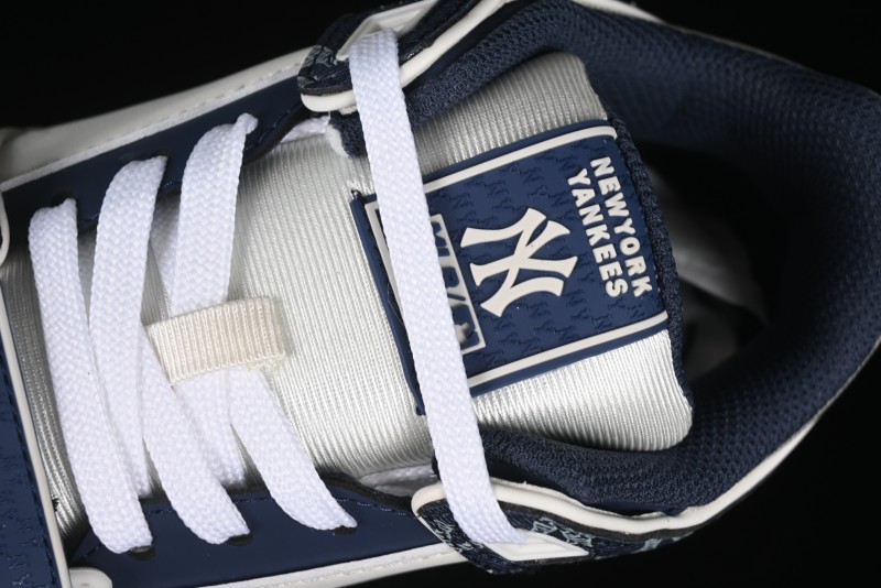 MLB Chunky Liner New York Yankees Lightweight Platform Sneakers with 6cm Height Increase - 3ASXCDN3N50NYD