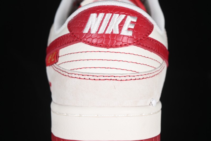Nike SB Dunk Low Supreme Collaboration Year of the Snake Limited Edition Snake Pattern Red Swoosh Anniversary High-End Custom Low-Top Casual Skate Shoes - HH7518-029