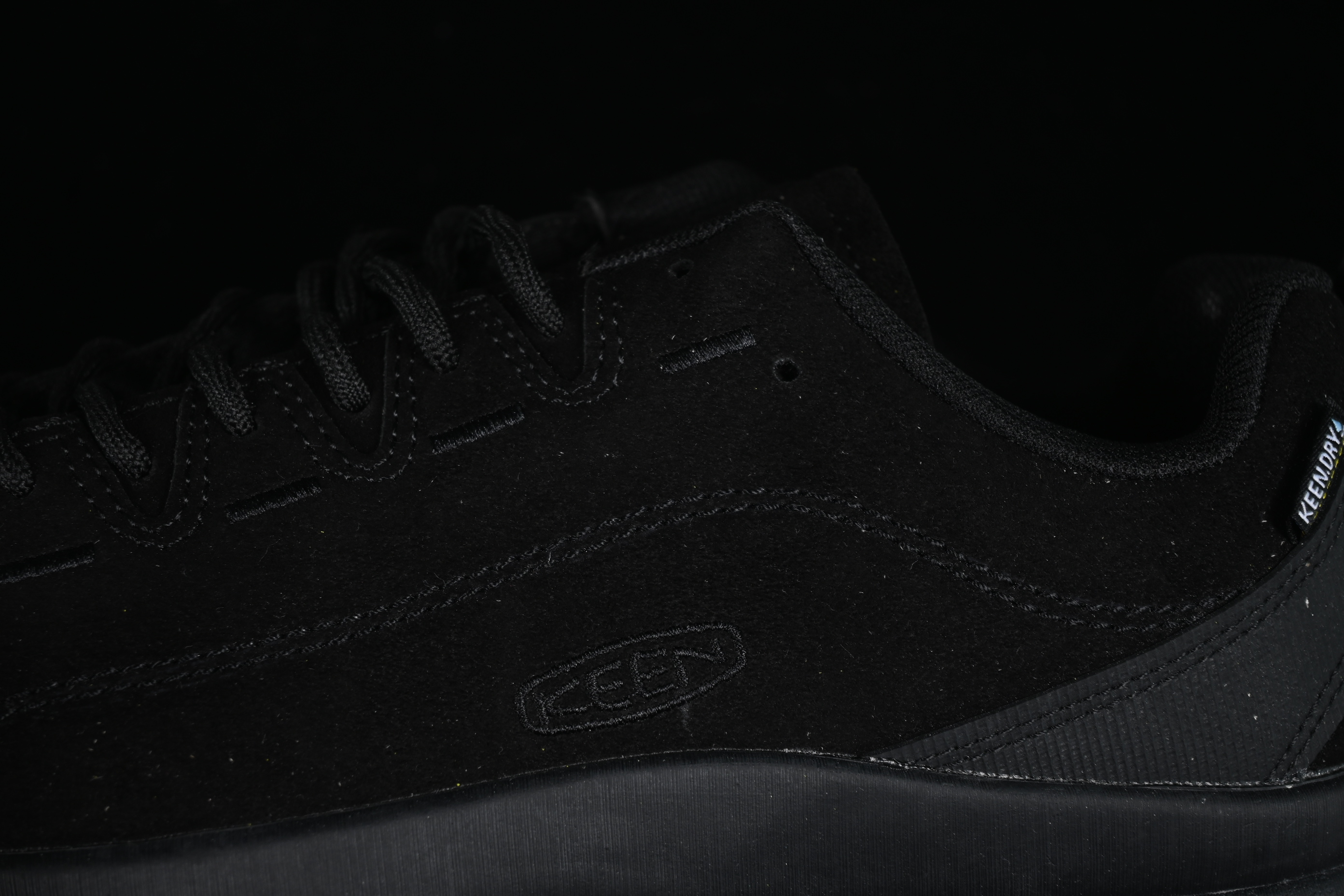 KEEN Men's Jasper II Waterproof Sneaker - All-Black Minimalist Design