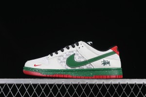 Nike x Stüssy Dunk Low "Holiday Edition" - Limited Edition Sneaker