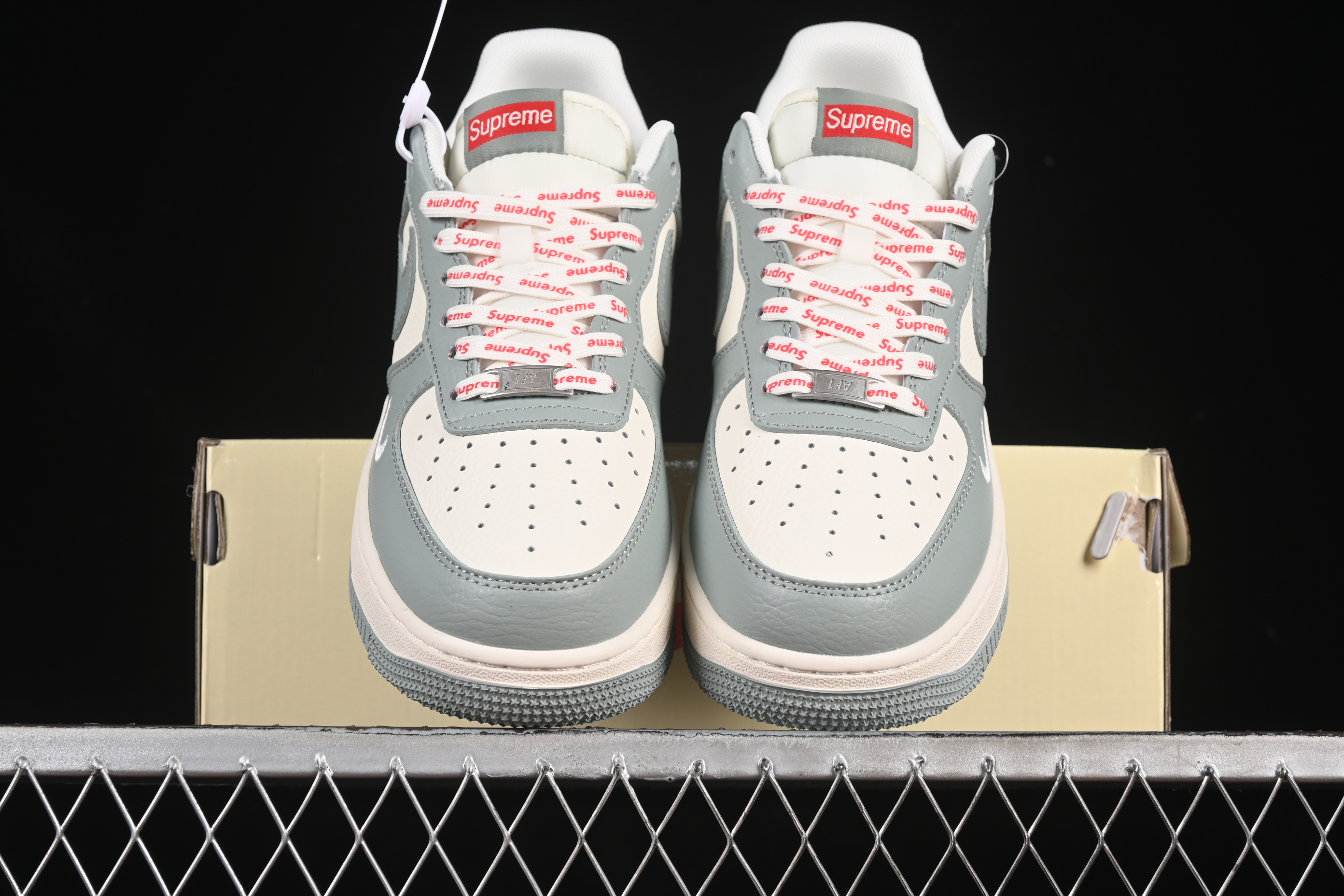 Nike Air Force 1 '07 Low Supreme Collaboration Shoes in Grey - ZH2598-319