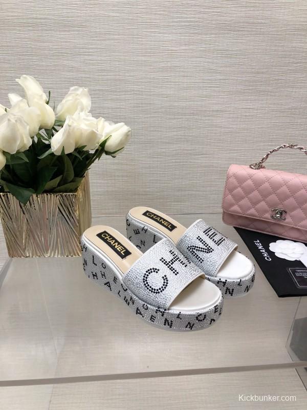 2025 Slippers Chanel White Silk Platform Crystal LY00320