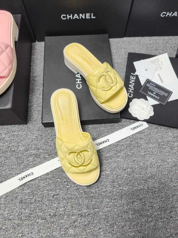 2025 Women Chanel Yellow Leather Slippers LY00250
