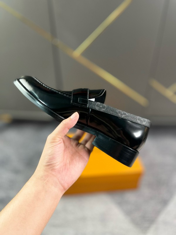 2024 Men Louis Vuitton Black Leather Loafer MJ00290