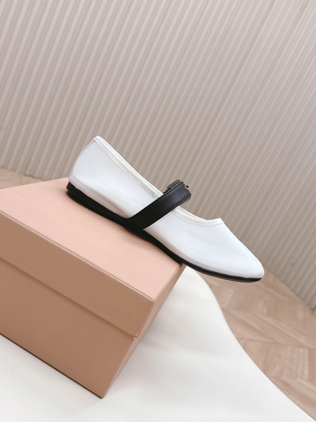 2025 Women Miu Miu White Black Mesh Leather Ballet Flats