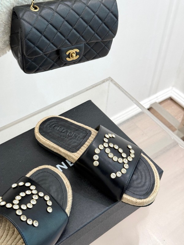 2025 Slippers Chanel Black Leather Slippers