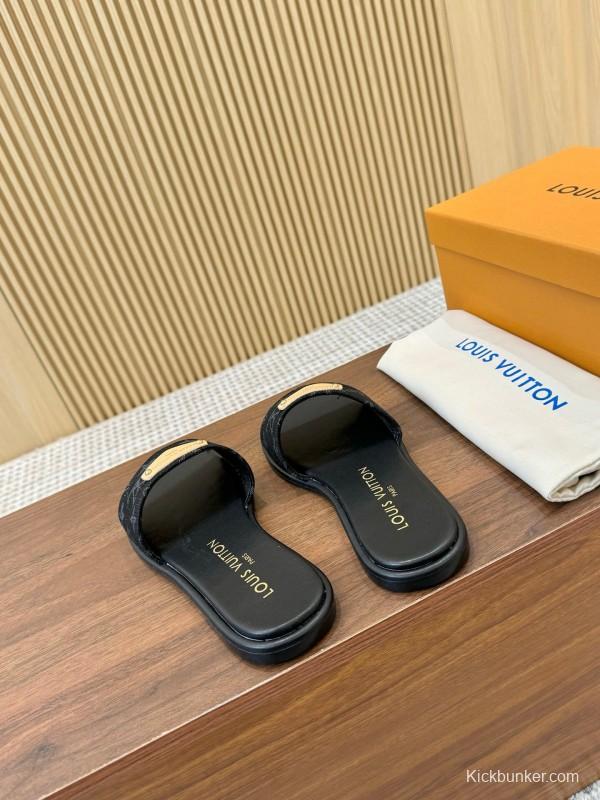 2025 Women Louis Vuitton Black Canvas Slippers LY00200