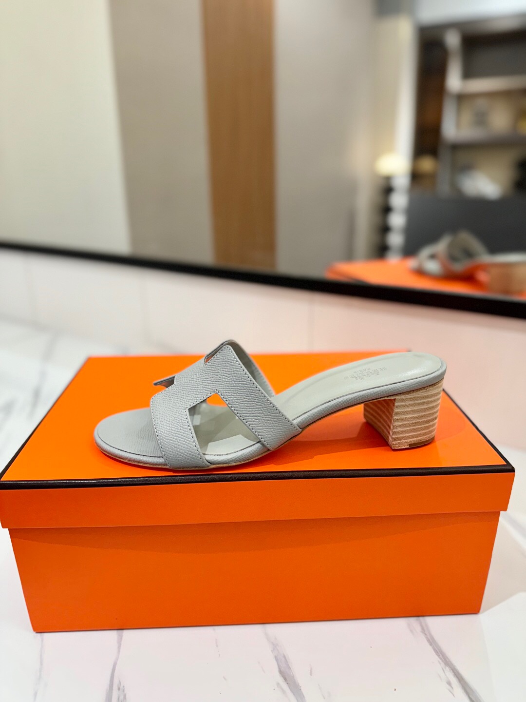 2025 Women Hermès Grey Leather Heeled Slippers