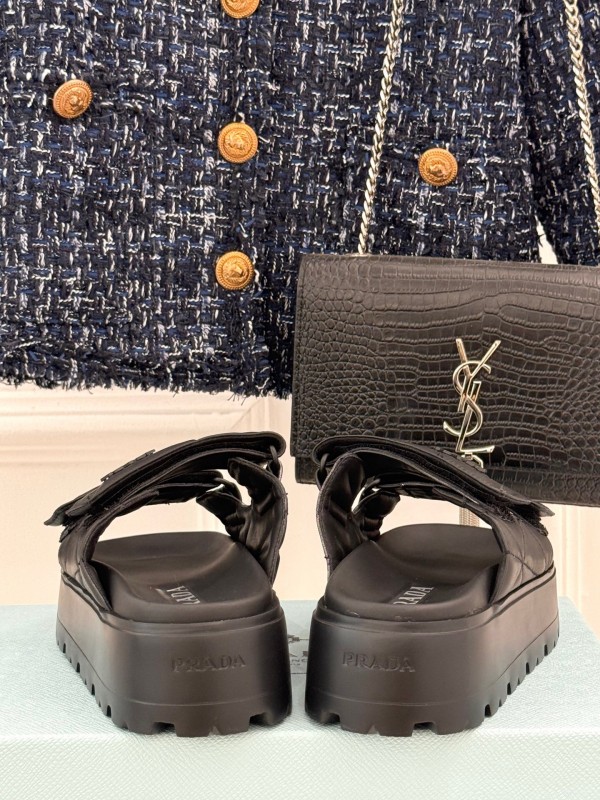 2025 Women Prada Black Leather Slippers