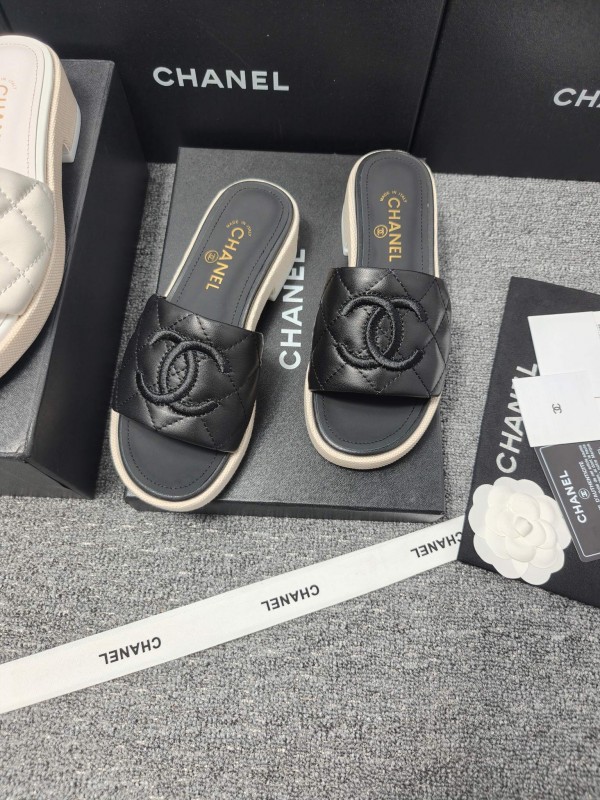 2025 Slippers Chanel Black Leather Slippers
