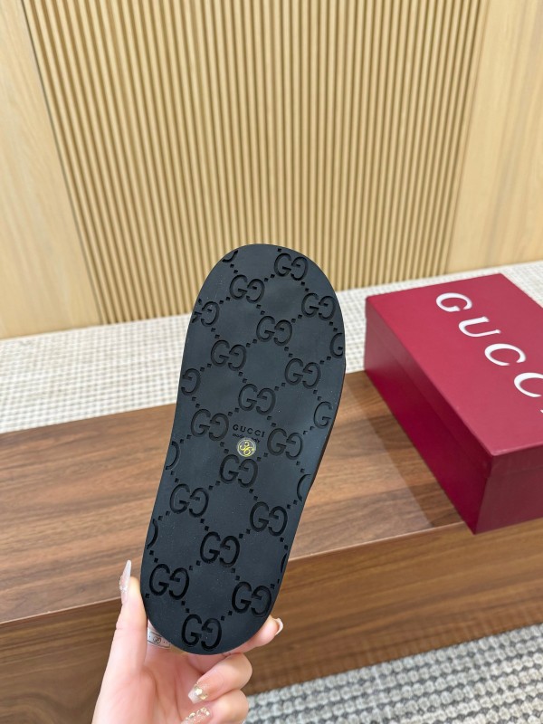 2025 Women Gucci Brown Leather Slides LY00230