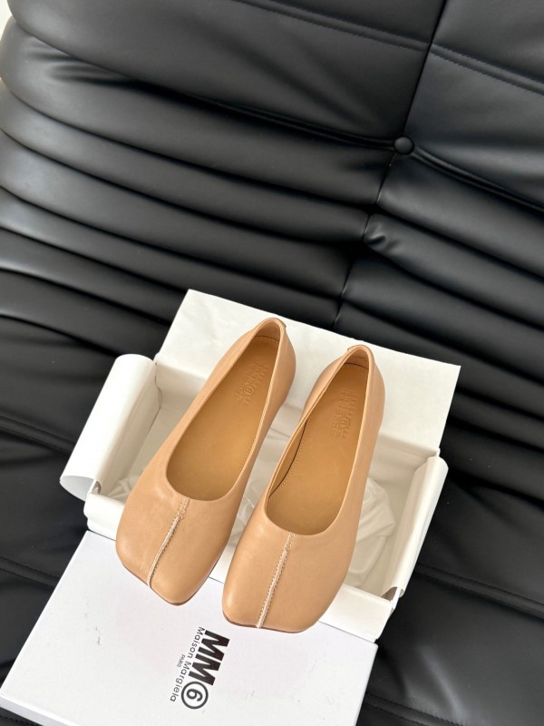 2025 Women MM6 Beige Leather Ballet Flat KFY00280