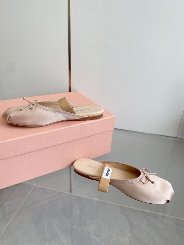 2025 Women Miu Miu Beige Satin Slippers KFY00280