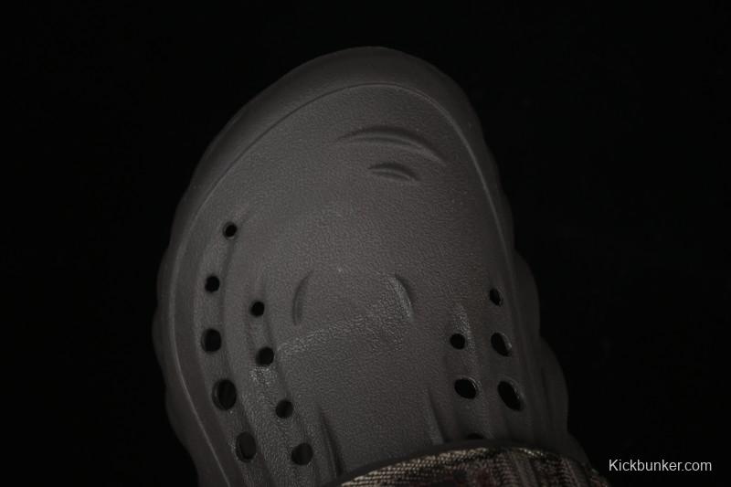 Crocs Bobs Flat Heel Closed Toe Slip-On Beach Clog Sandals - B.D4