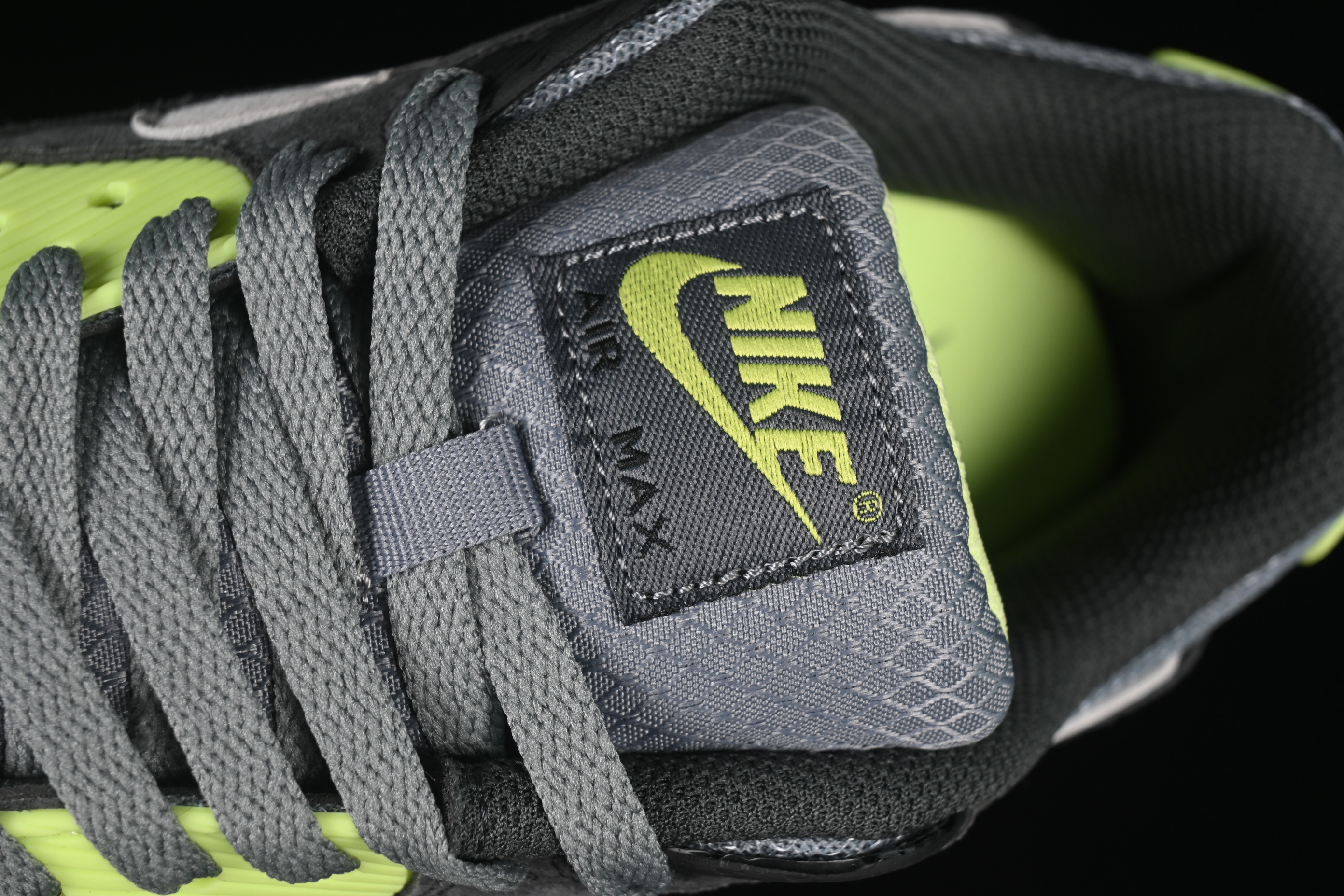 Nike Air Max 90 Retro Running Shoes with Visible Air Cushion - DM0029-012