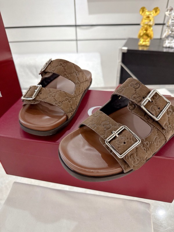 2025 Unisex Gucci Brown Leather Slippers Double G Embossed AS00240