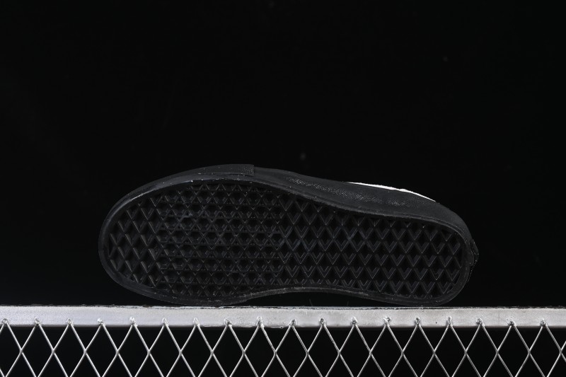 Vans Safe Brady Low Vulcanized Retro Skateboarding Shoes - VN000EEHBWI
