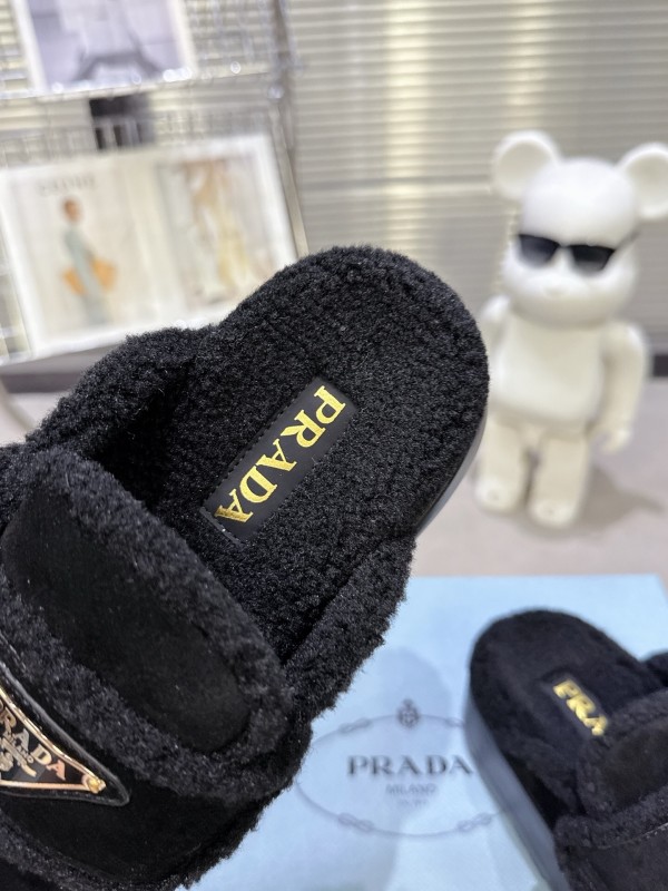 Prada Spring/Summer 2025 Runway Shearling Slippers - KFY00280
