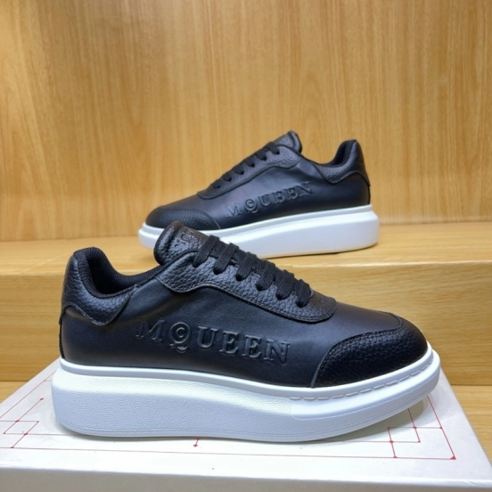 Alexander McQueen Spring 2025 Collection Platform Sneakers with Thick Sole Design - AS00320