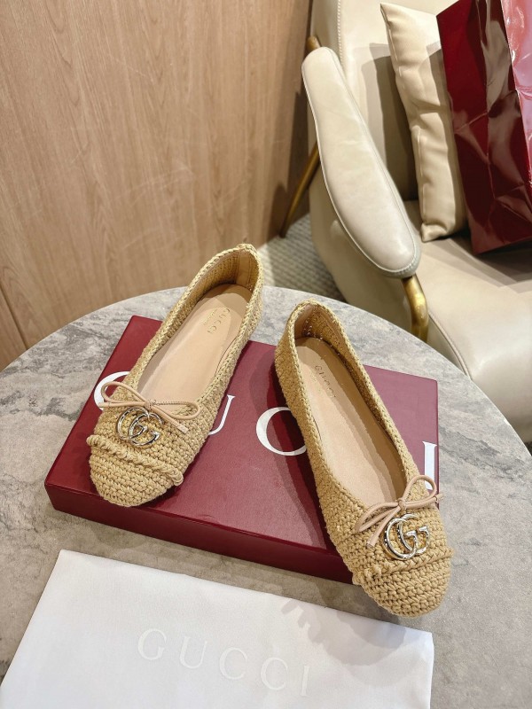 Gucci Ballet Flats with Leather Sole and Bow Detail - LY00320