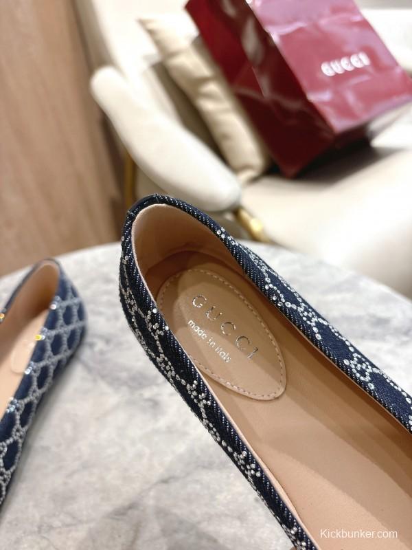 Gucci Women's Ballet Flats with Shiny GG Denim and Leather Bow - LY00330