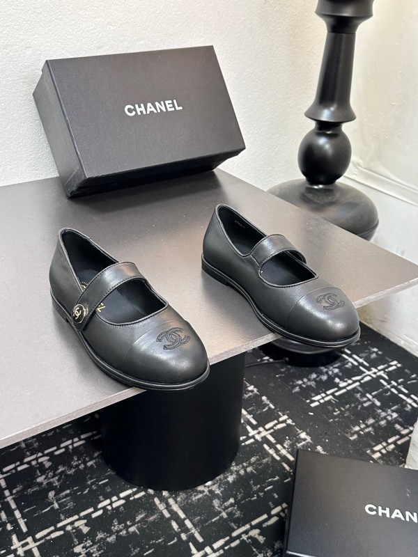 Chanel Quilted Slippers with Diamond Pattern Design - KFY00280