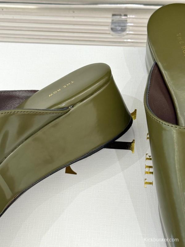 The Row Fall/Winter 2025 Platform Slides - KFY00280