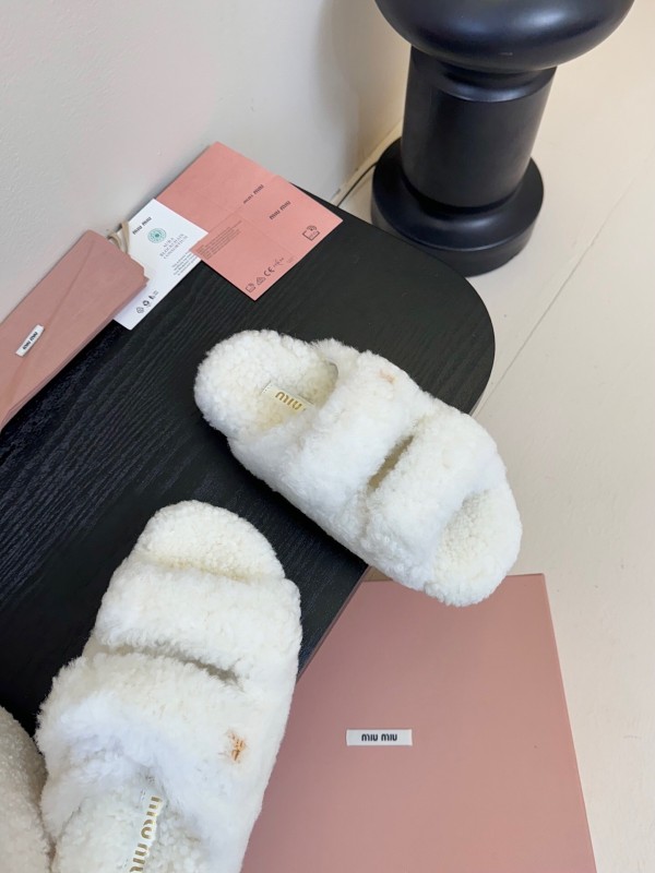 Miu Miu Spring/Summer 2025 Fur Slides - KFY00310