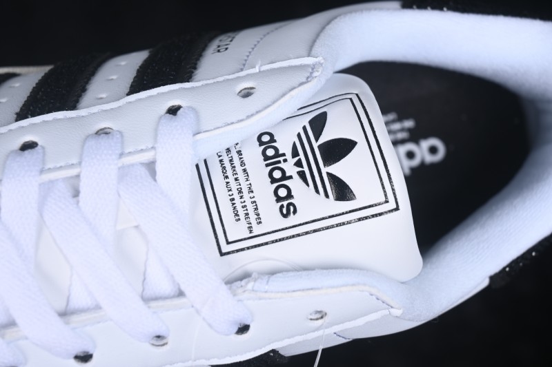 Adidas Originals Superstar II Retro Sneakers with Shell-Toe Design - HQ2285