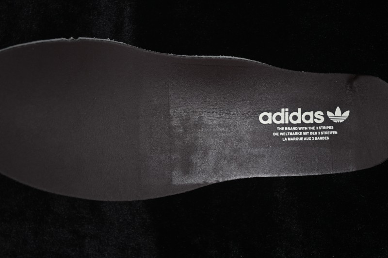 Adidas Samba OG Classic Low-Top Casual Sneakers with Retro Design - IH3982
