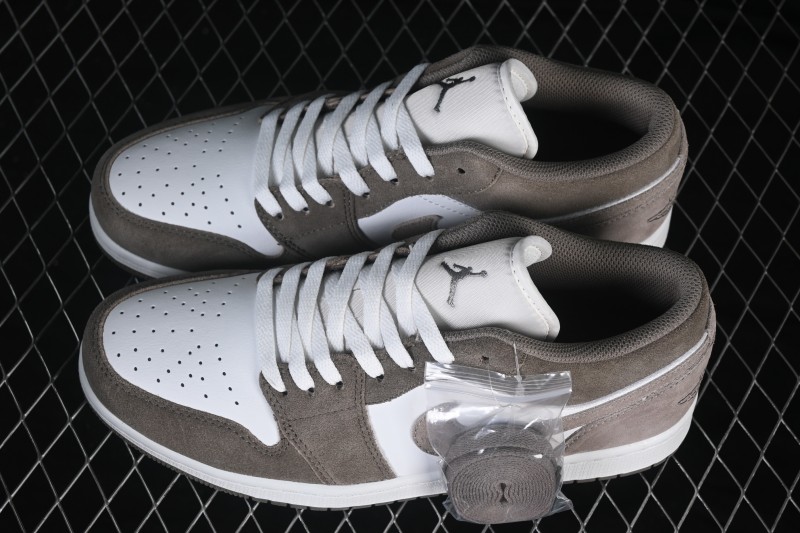 Nike Air Jordan 1 Low Retro Basketball Shoes with Classic Colorway and Durable Construction - 553558-046