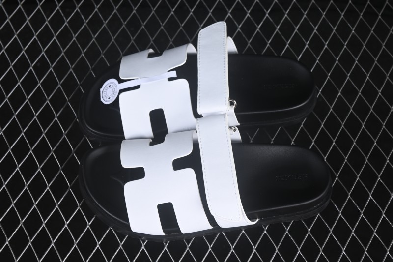 Hermes Chypre Flat Sandals with Iconic Sole Design - AJE5