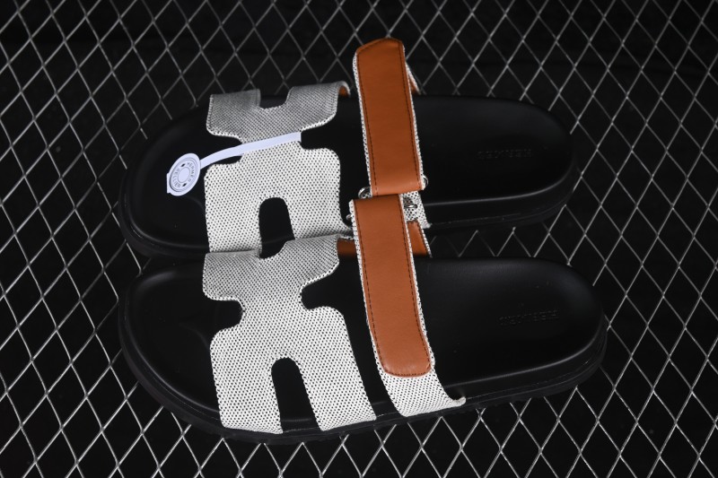 Hermes Chypre Flat Sandals with Toe Loop Design - AJE5